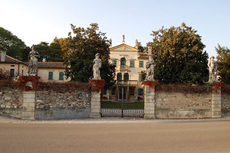 Pederobba-Villa-Groppo-Trevisano-Caragiani-Calvi-De-Faveri-Tron-Chiappetta