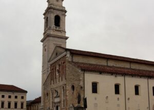 Belluno-Piazza-Duomo