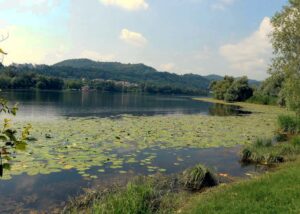 Passeggiata-lungo-il-lago-a-Santa-Maria-2